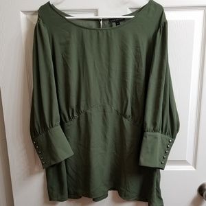 Lane Bryant army green flowy top Sz 26